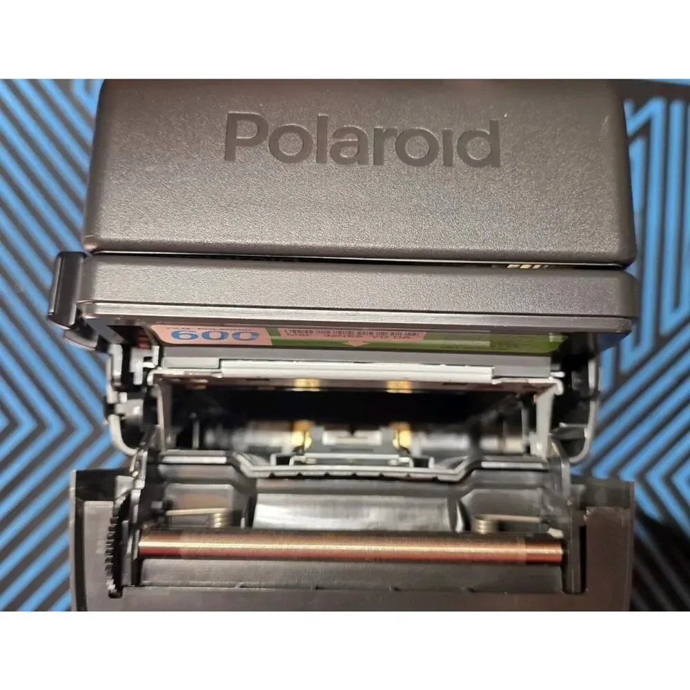 POLAROID ONE STEP CLOSE UP 600 FILM INSTANT CAMERA VINTAGE BLK W/ STRAP